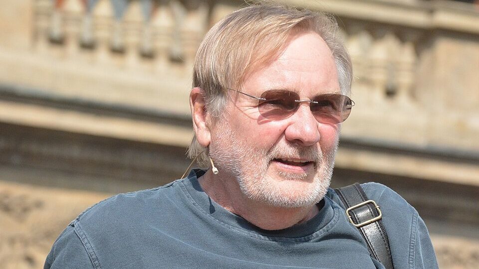 Matce hrozila poprava, on hrál Gottwalda. Proč byl vztah Jiřího Štěpničky s matkou chladný? - Médium.cz